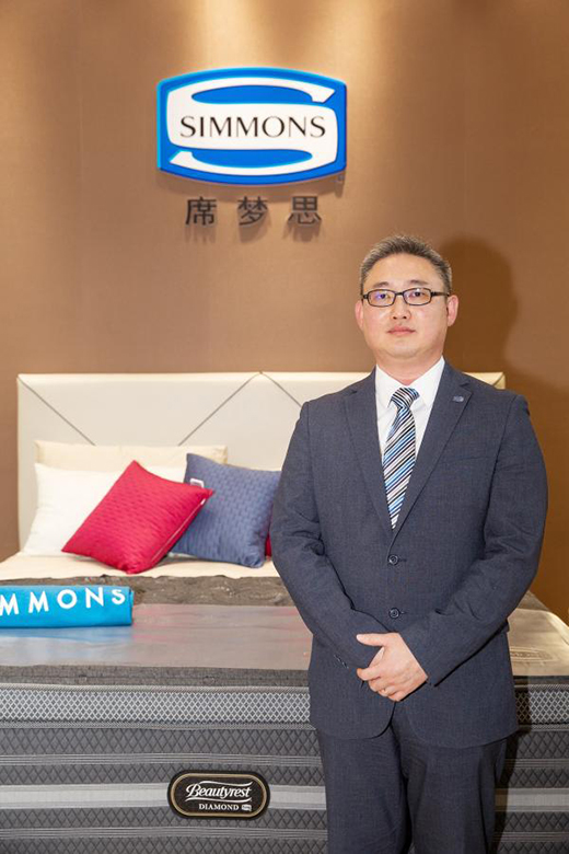 Simmonsϯ˼ʢ౱HҾչ